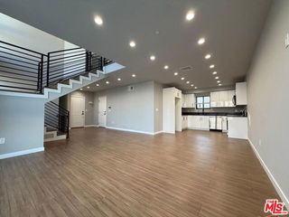 9904 Laurel Canyon Boulevard, Pacoima (los Angeles), CA 91331
