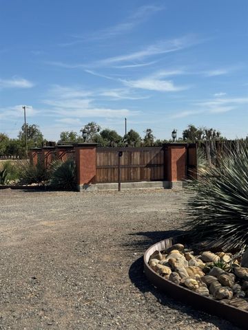 5200 N Gratton Rd, Denair, CA 95316