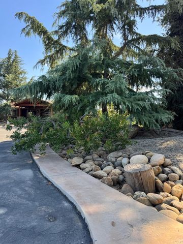 5200 N Gratton Rd, Denair, CA 95316