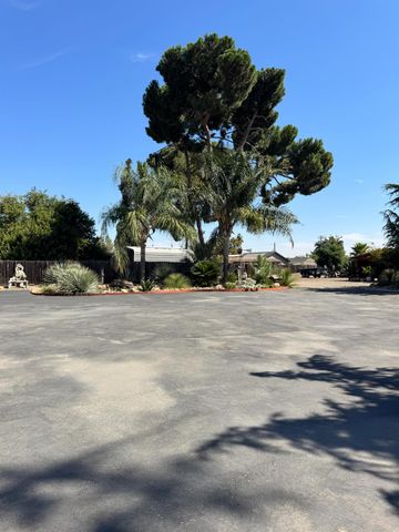 5200 N Gratton Rd, Denair, CA 95316