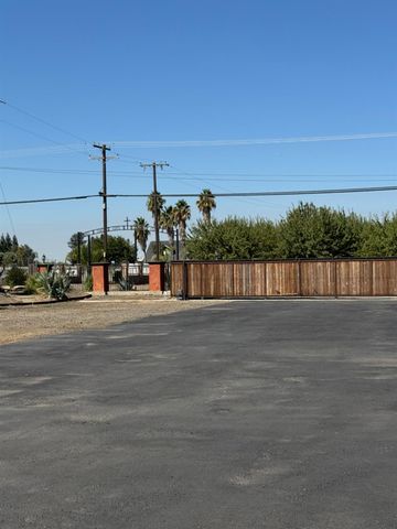 5200 N Gratton Rd, Denair, CA 95316