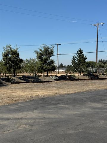 5200 N Gratton Rd, Denair, CA 95316