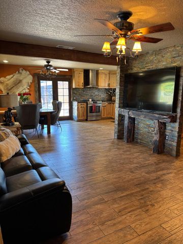 5200 N Gratton Rd, Denair, CA 95316
