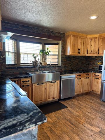 5200 N Gratton Rd, Denair, CA 95316