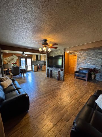5200 N Gratton Rd, Denair, CA 95316