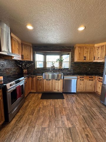 5200 N Gratton Rd, Denair, CA 95316
