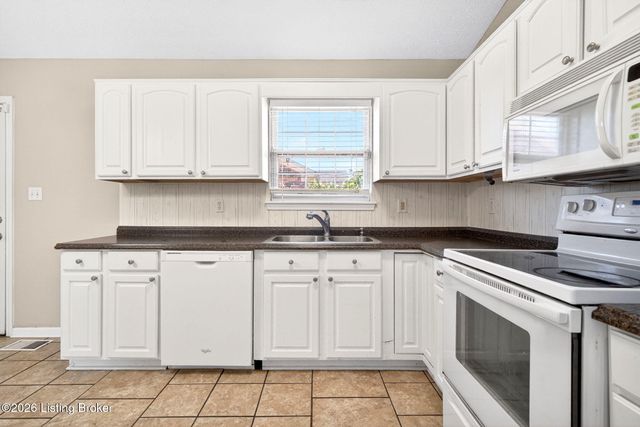 5701 Bartview Ct, Louisville, KY 40229