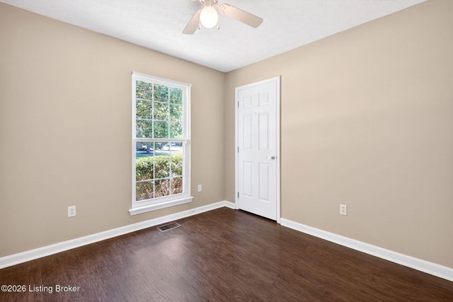 5701 Bartview Ct, Louisville, KY 40229