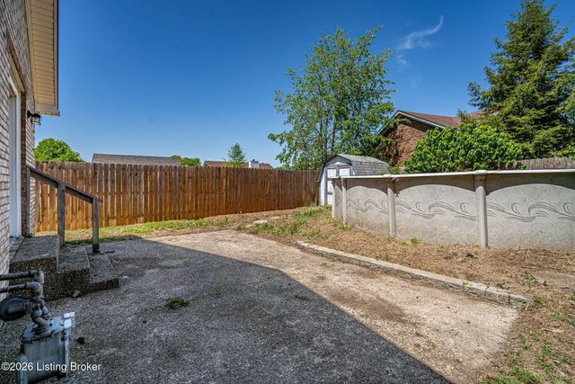 5701 Bartview Ct, Louisville, KY 40229