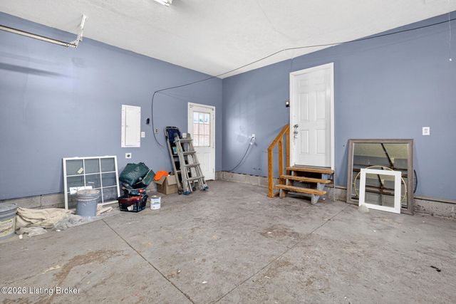 5701 Bartview Ct, Louisville, KY 40229