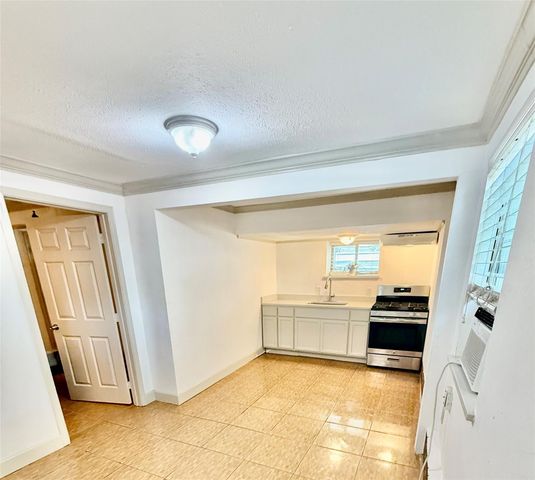 3710 Mandell St 4, Houston, TX 77006