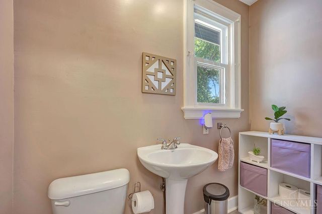 22 Woodsdale Avenue, Cincinnati, OH 45216