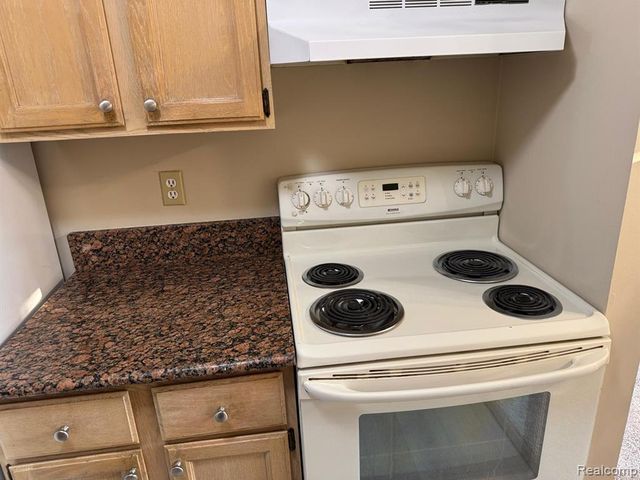 24439 Olde Orchard Street, Novi, MI 48375