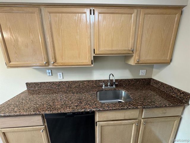 24439 Olde Orchard Street, Novi, MI 48375