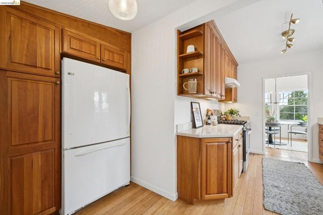 4200 4200 Mountain View Ave, Oakland, CA 94605