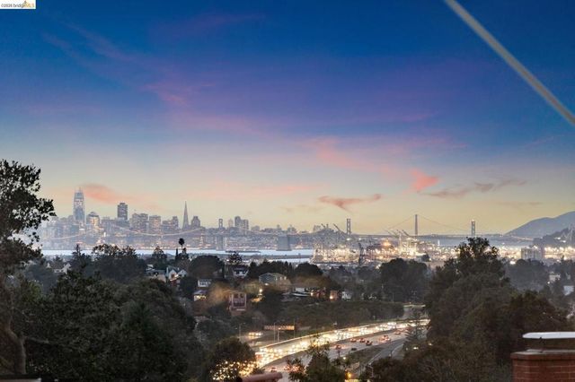 4200 4200 Mountain View Ave, Oakland, CA 94605