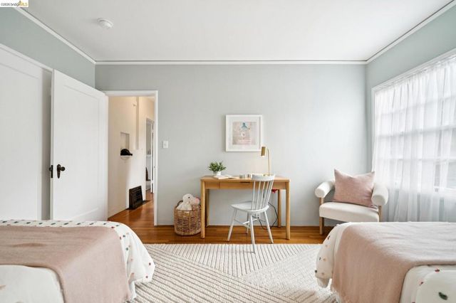 4200 4200 Mountain View Ave, Oakland, CA 94605