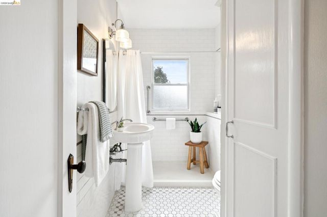 4200 4200 Mountain View Ave, Oakland, CA 94605