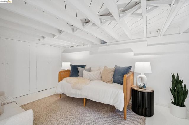 4200 4200 Mountain View Ave, Oakland, CA 94605