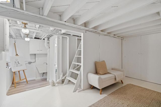 4200 4200 Mountain View Ave, Oakland, CA 94605