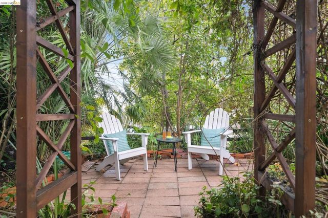 4200 4200 Mountain View Ave, Oakland, CA 94605