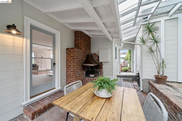 4200 4200 Mountain View Ave, Oakland, CA 94605