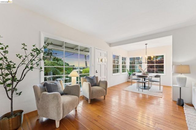 4200 4200 Mountain View Ave, Oakland, CA 94605