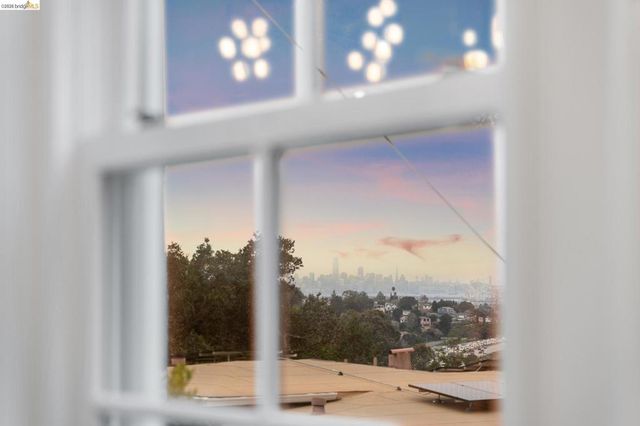 4200 4200 Mountain View Ave, Oakland, CA 94605