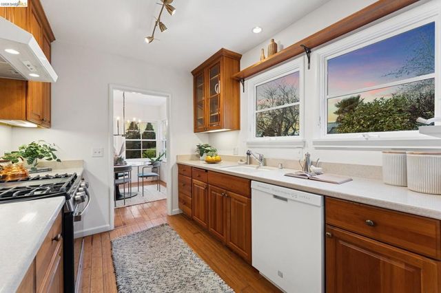 4200 4200 Mountain View Ave, Oakland, CA 94605