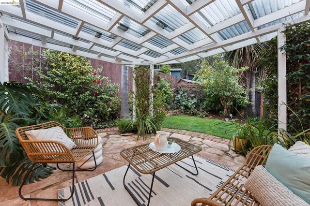 4200 4200 Mountain View Ave, Oakland, CA 94605