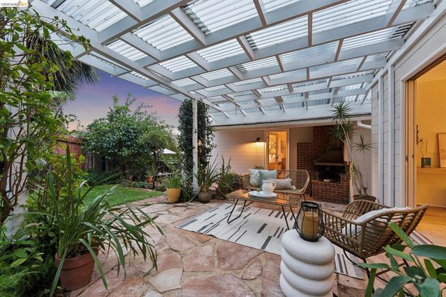 4200 4200 Mountain View Ave, Oakland, CA 94605