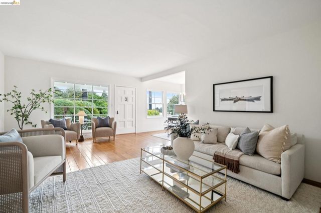 4200 4200 Mountain View Ave, Oakland, CA 94605