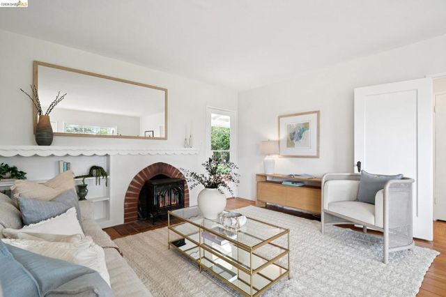 4200 4200 Mountain View Ave, Oakland, CA 94605