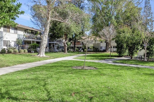 76 Calle Aragon S, Laguna Woods, CA 92637