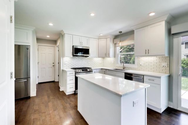 5502 Groveside Lane, Rolling Meadows, IL 60008