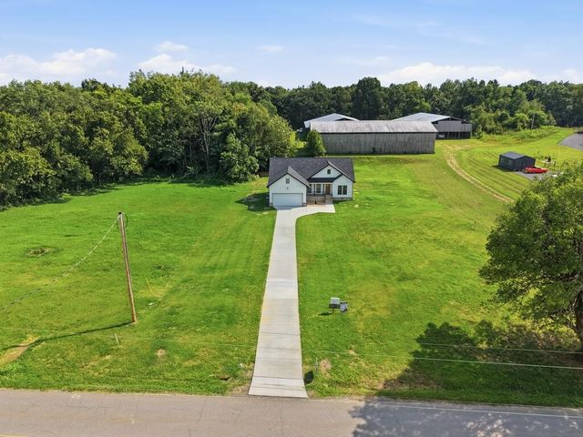 1741 Old Highway 52, Lafayette, TN 37083