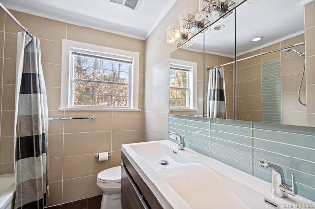 34 Wooleys Lane, Great Neck, NY 11023