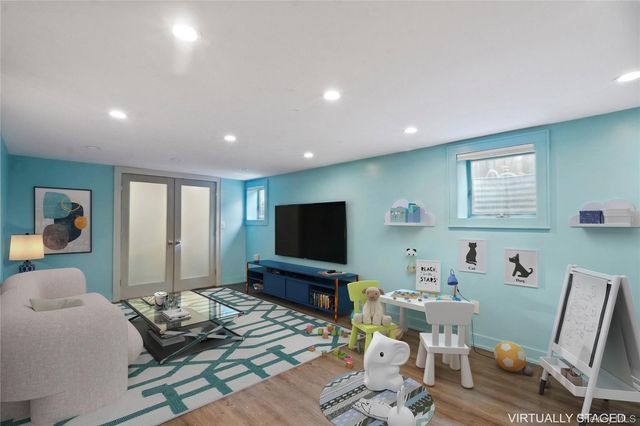 34 Wooleys Lane, Great Neck, NY 11023