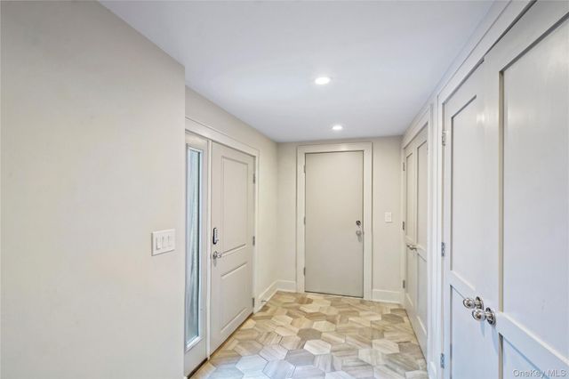 34 Wooleys Lane, Great Neck, NY 11023