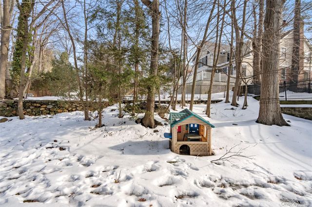 34 Wooleys Lane, Great Neck, NY 11023