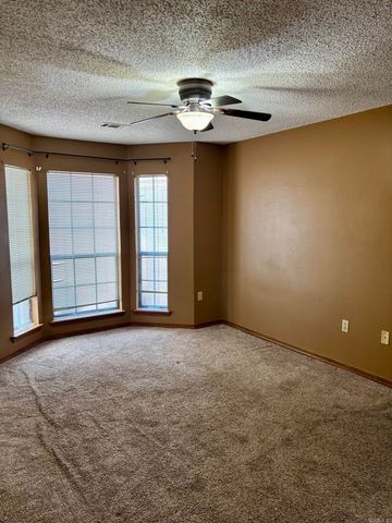 2305 NW meadowlake, Conway, AR 72032