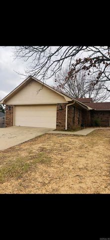 2305 NW meadowlake, Conway, AR 72032