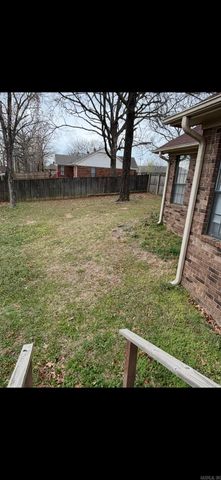 2305 NW meadowlake, Conway, AR 72032