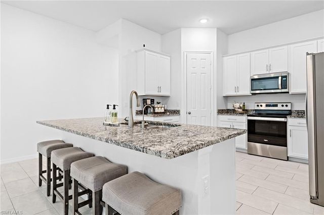 209 SW 10th PL, Cape Coral, FL 33991