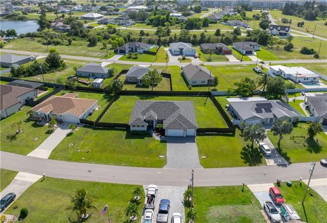 209 SW 10th PL, Cape Coral, FL 33991