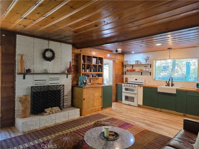 606 Crest Estates Drive, Lake Arrowhead, CA 92352