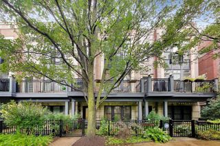 3022 W Newport Avenue, Chicago, IL 60618