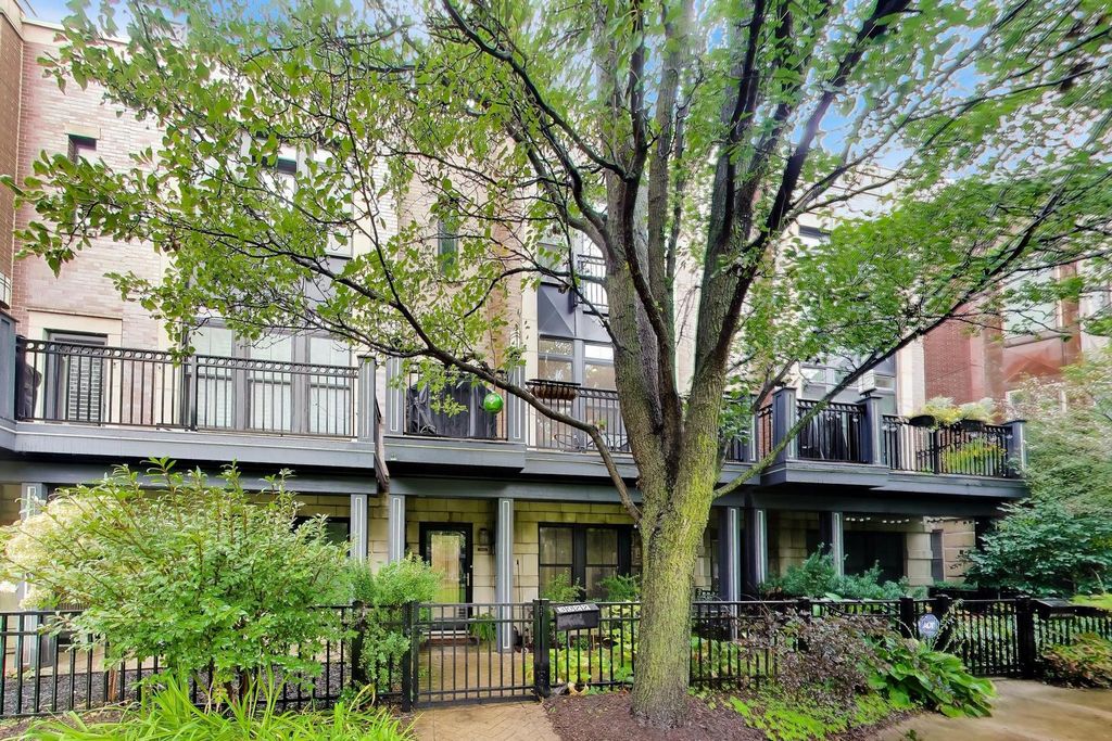 3022 W Newport Avenue, Chicago, IL 60618 — photo 2