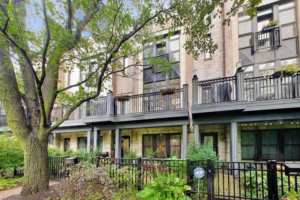 3022 W Newport Avenue, Chicago, IL 60618 — photo 3