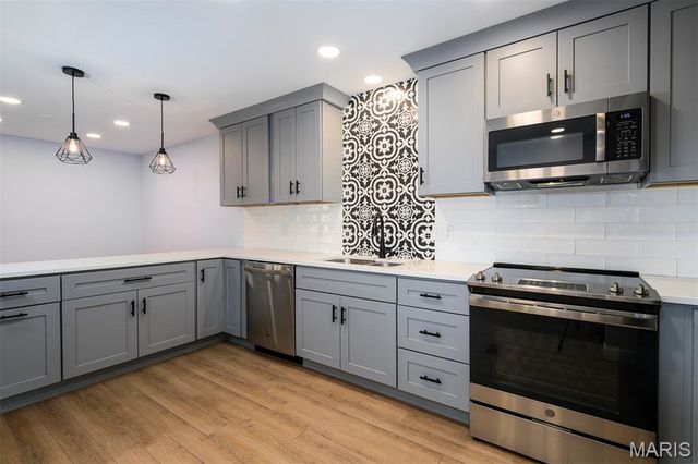 1308 Holgate Drive E1, Ballwin, MO 63021